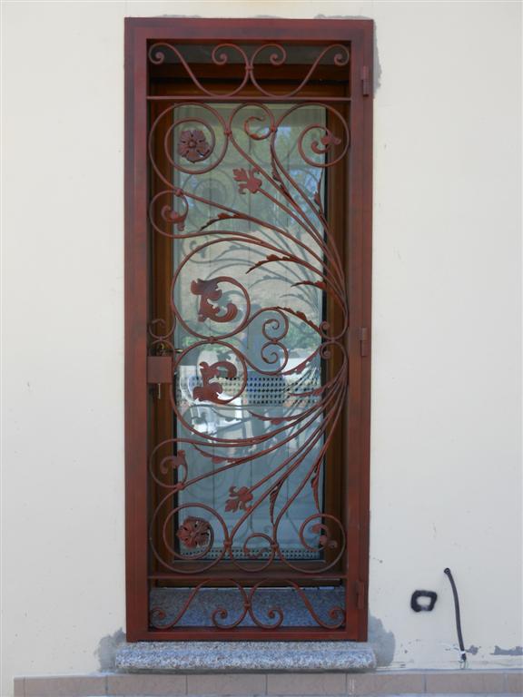 Artistica Ferro Battuto - Inferriate artistiche per porte e finestre in ferro battuto